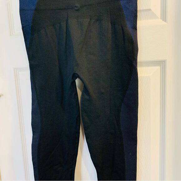 SPANX High Rise Seamless Athletic Leggings Black and Blue Size Large - Picture 6 of 11